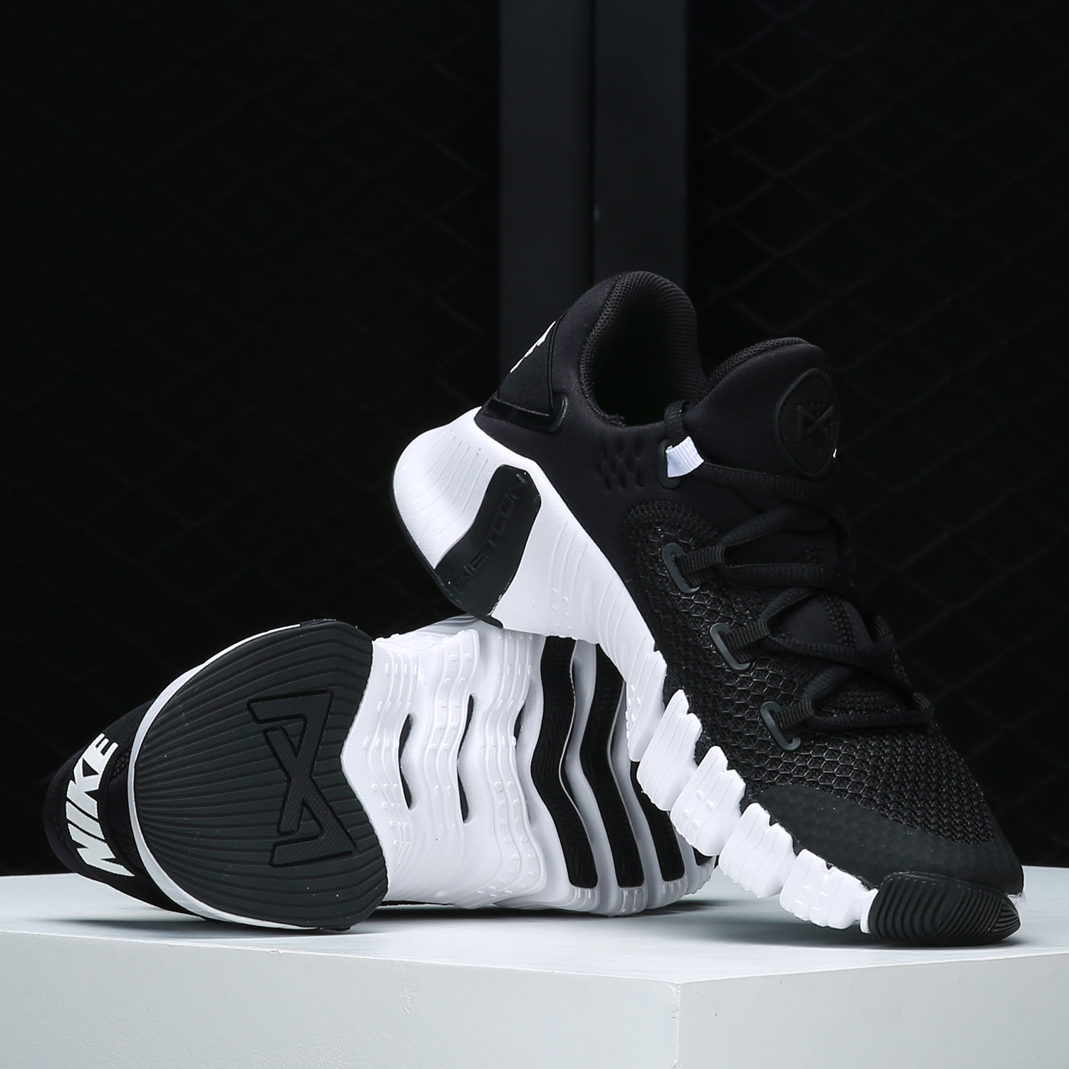 Nike Authentic Women's Free Me - مراجعة Women Shoes Nike وسعره