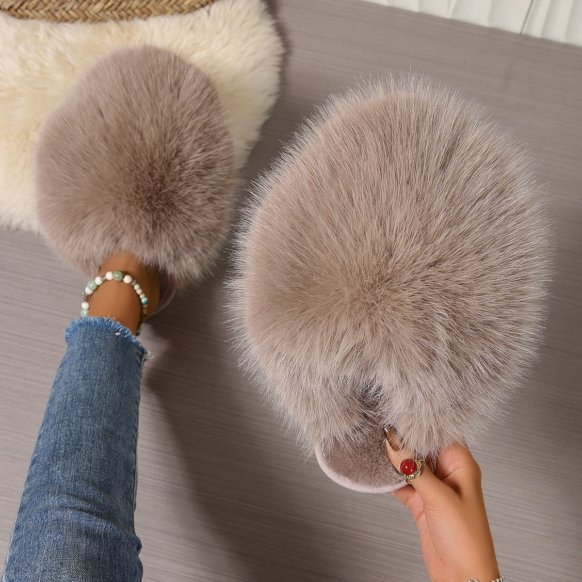 Women Indoor Slippers  Autumn  - مراجعة Fluffy Fur Slipper وسعره